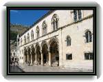 Rector´s palace * The loggia of the Rector´s palace. The building is an fusion of Gothic and Renaissance flavors.  The palace was destroyed a few times by nearby explosions of the gunpowder magazine.  It was rebuilt by Onofrio della Cave between 1436 and 1442 in Gothic style, just to see it being severly damaged again in 1463.  The Renaissance flavor was introduced by Florentine architect Michelozzo Michelozzi. The Korčula stones withstood the 1667 earthquake. * 782 x 600 * (118KB)